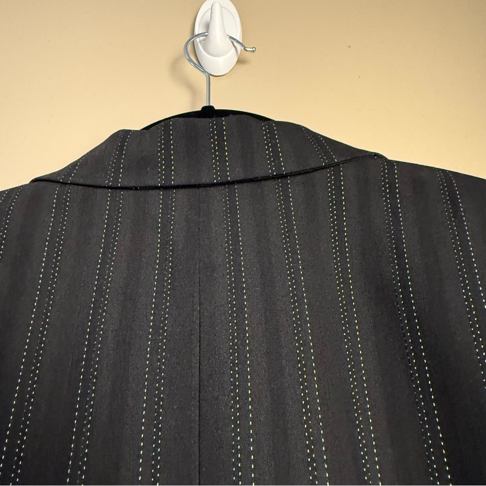 Tahari Black Classic Blazer with Notched Lapels - Picture 9 of 13